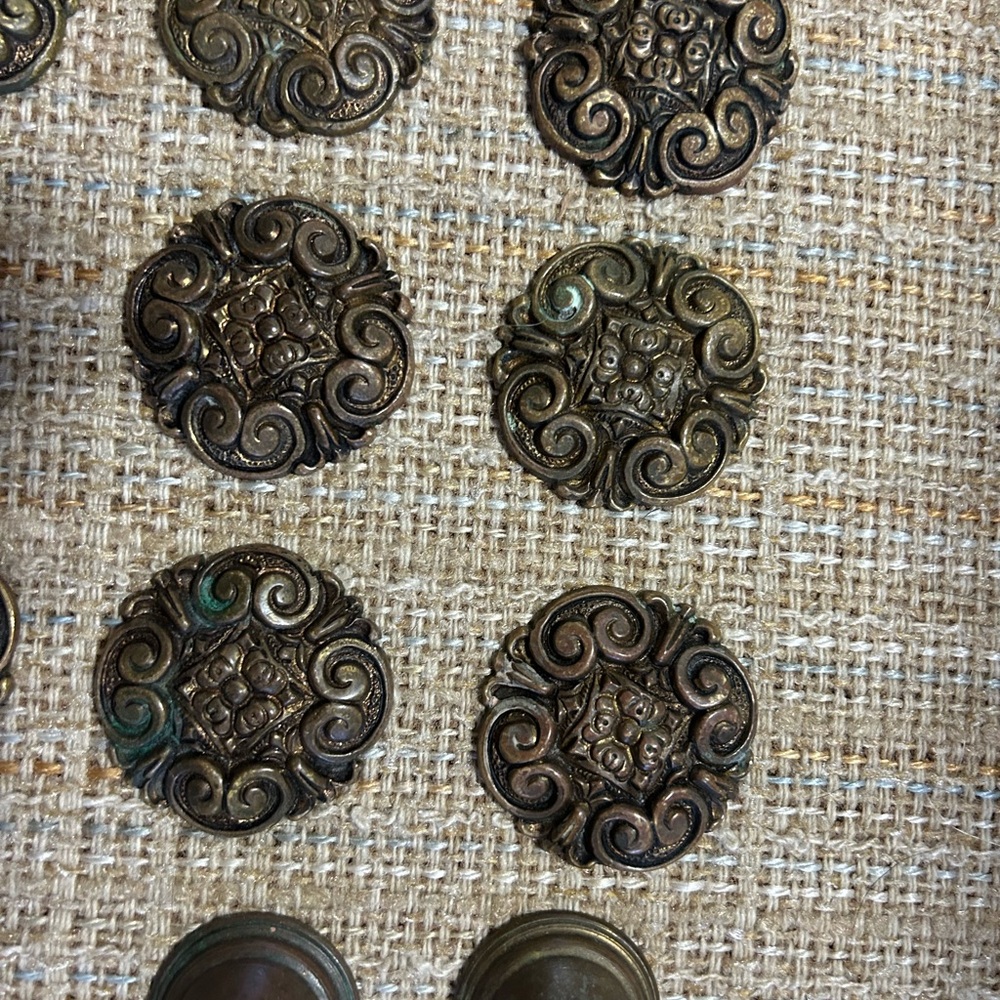Drawer pull knobs